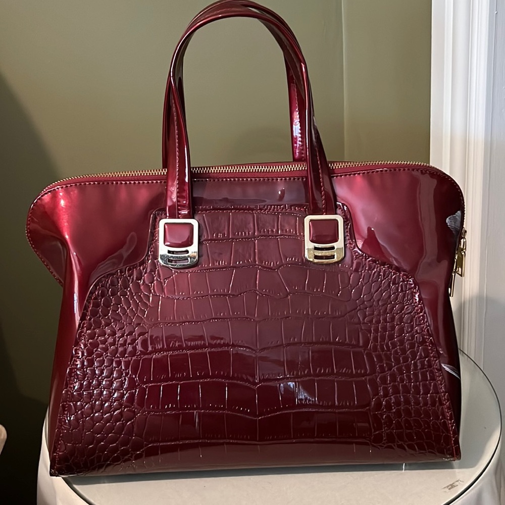 Handbag mint condition 15”wide x 13”tall